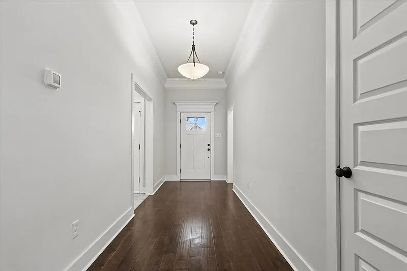 3 bed, 2.0 bath, 1645 sqft, $1,995 — Photo 4