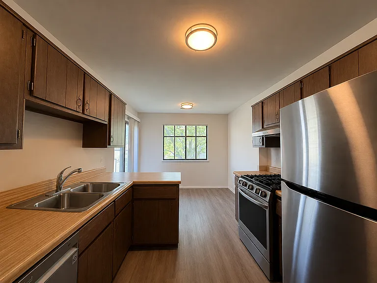 Kitchen with SS Appliances and Eat-In Area