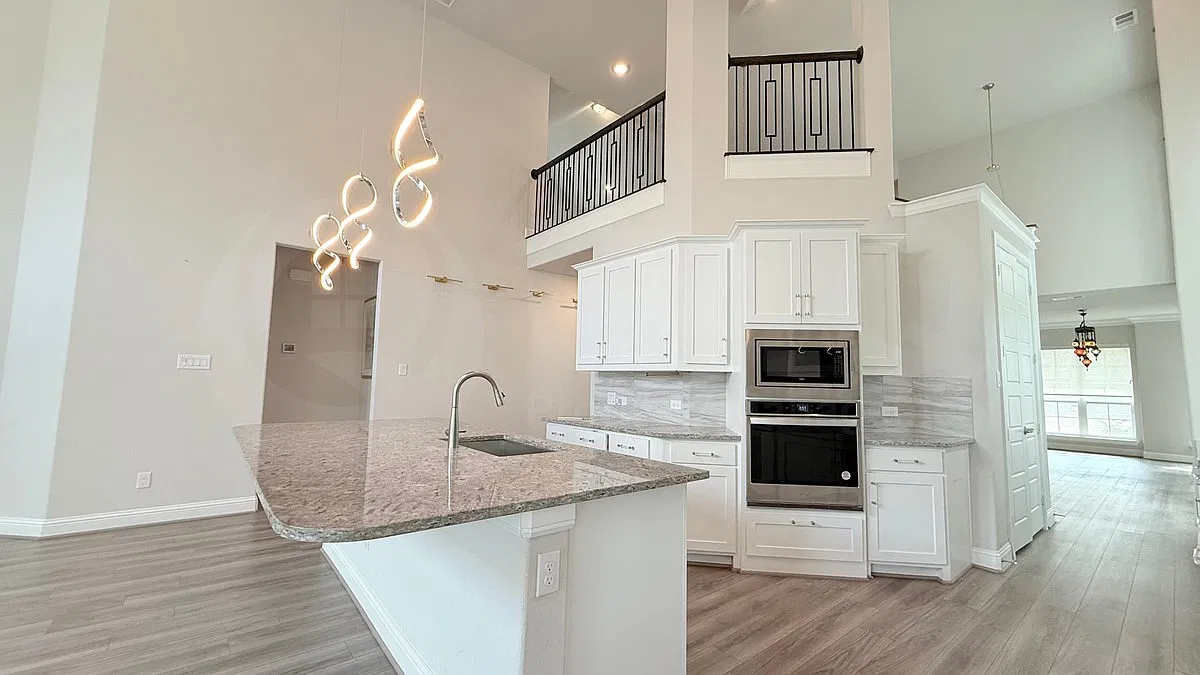 4 bed, 3.0 bath, 3280 sqft, $5,000 — Photo 4