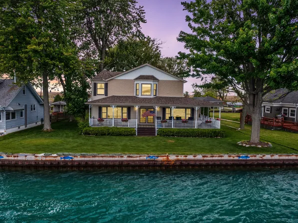 5446 Green Dr, Harsens Island, MI 48028
