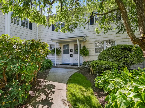 245 Unquowa Road APT 38, Fairfield, CT 06824