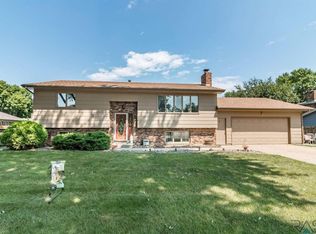 2304 E Tamarac Dr, Sioux Falls, SD 57103
