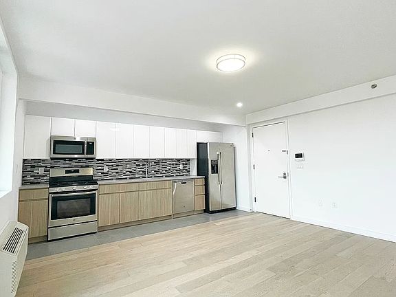 5th image of 28-16 21st St #609