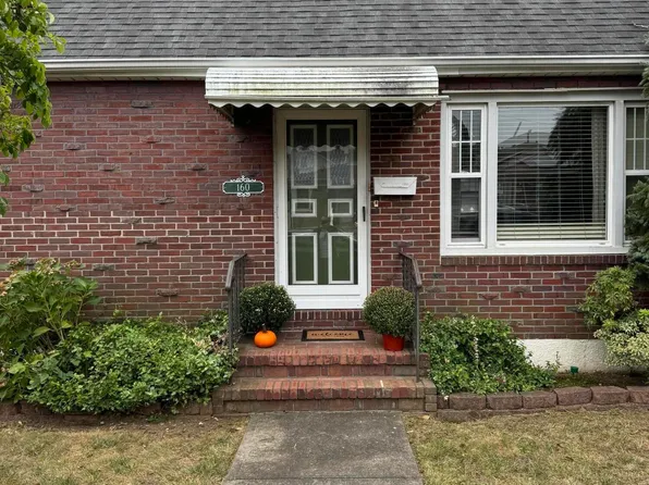 160 Locust Ave, Staten Island, NY 10306