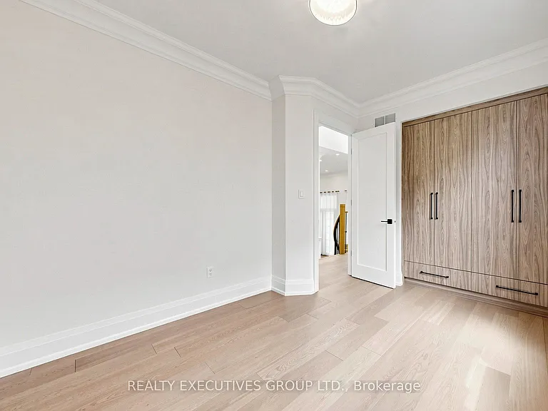 8 Limelight St — Photo 40