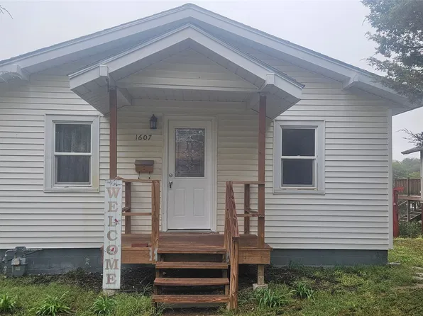1607 Avenue C, Dodge City, KS 67801