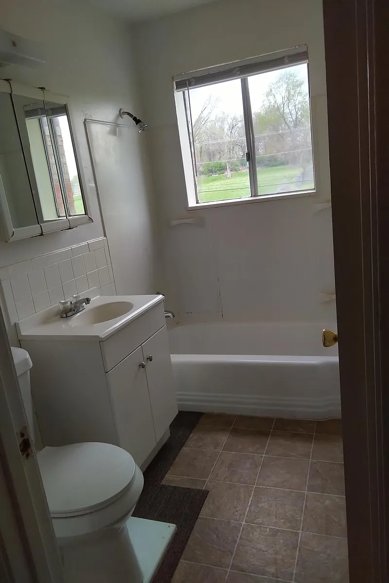 Building Photo - 7427 Overton Ave #5