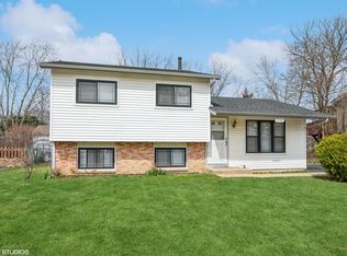 226 Riverside Dr, Bolingbrook, IL