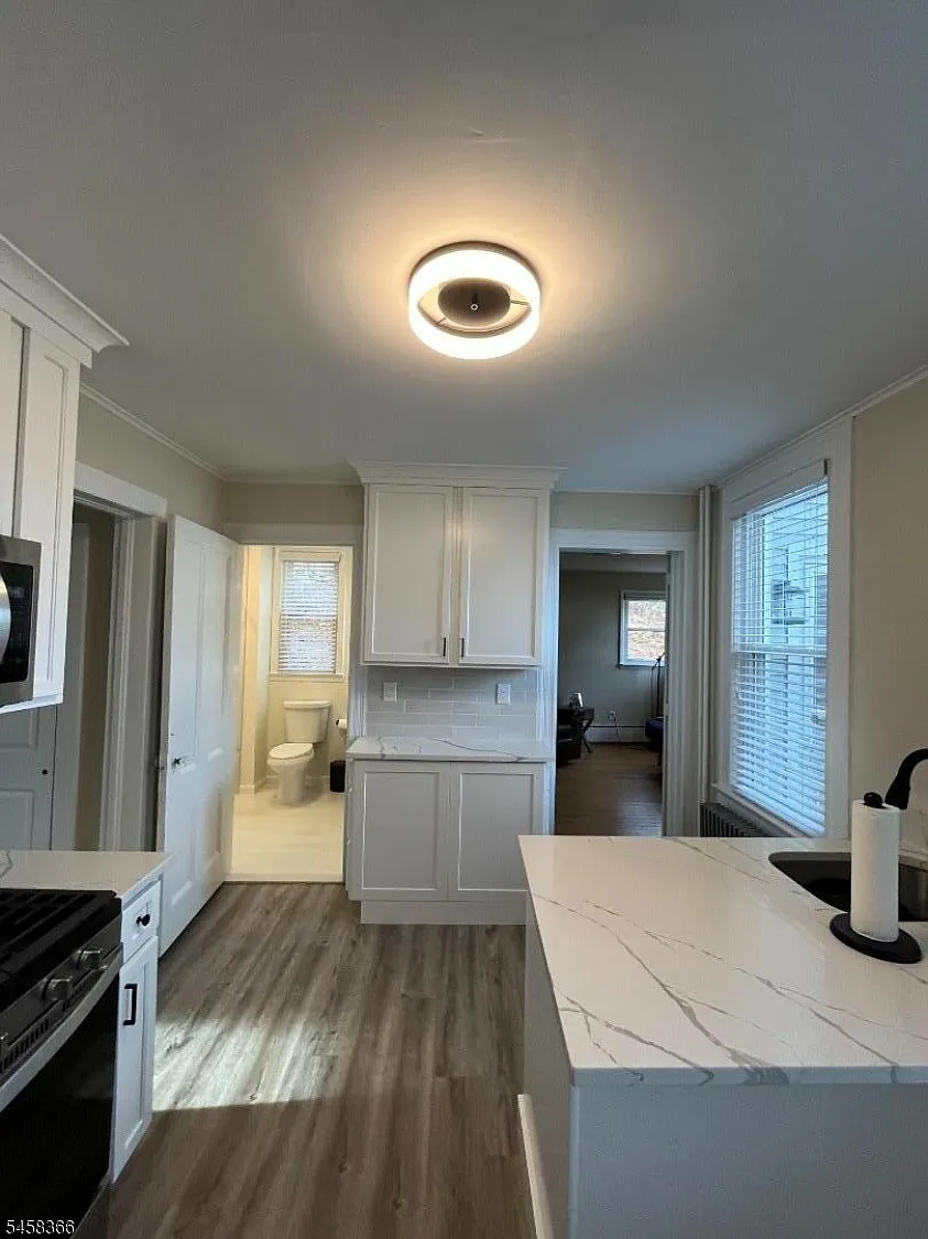 2 bed, 1.0 bath, $2,850 — Photo 3