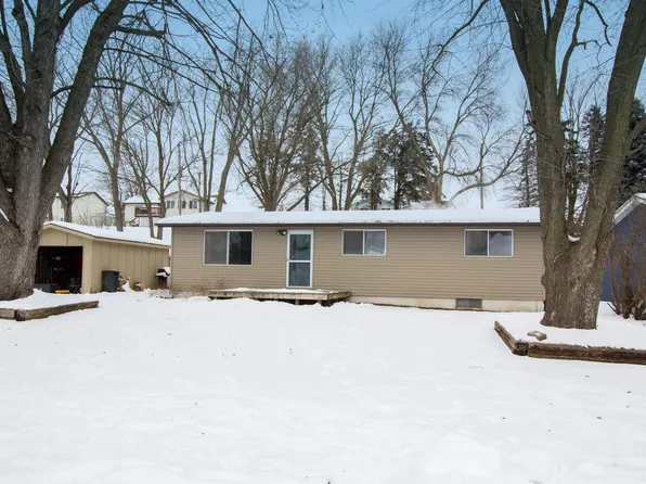 310 Hillcrest Dr, Decorah, IA 52101