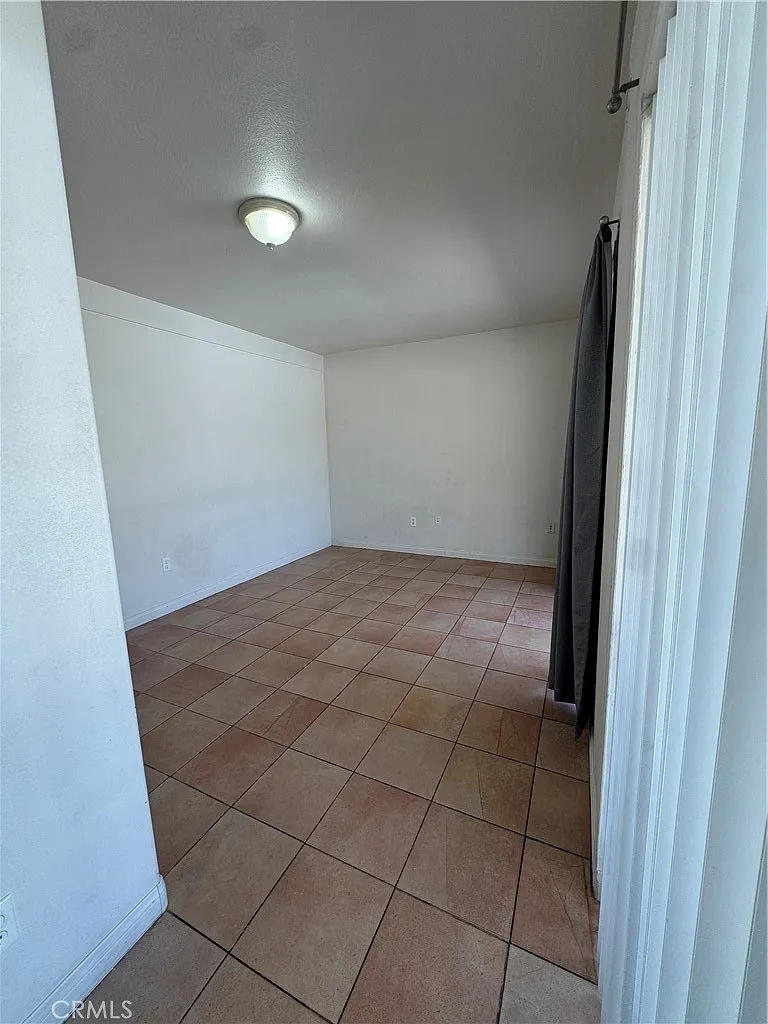 4 bed, 2000 sqft, $3,950 — Photo 2