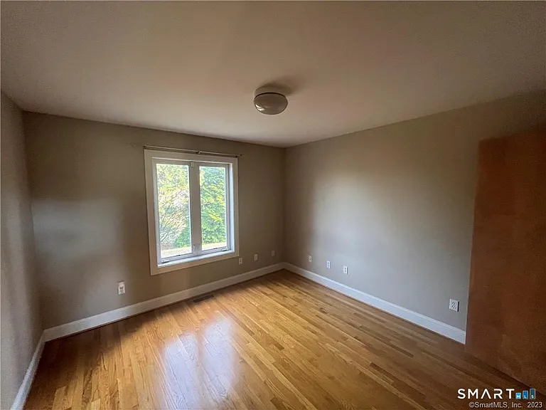 6 Kingsley Dr — Photo 8