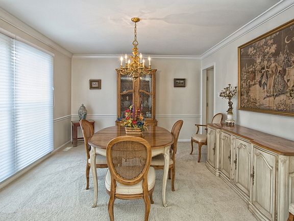 5th image of 261 Weybridge Dr
