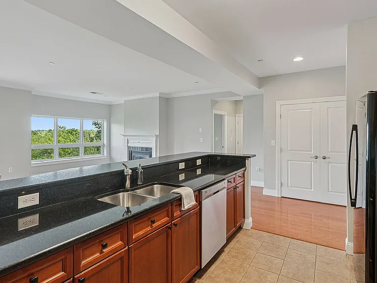 14-web-or-mls-Pawtucket Blvd-S2407-014