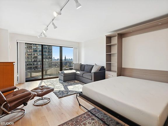 5th image of 2020 N Lincoln Park W APT 12L
