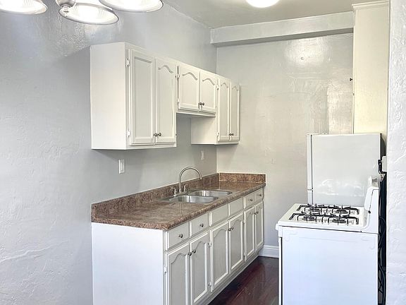 4th image of 745 S Normandie Ave #P7ckufy9c