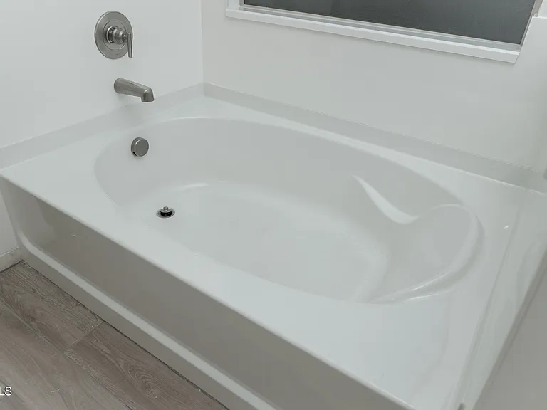 6018 W Hartford Ct — Photo 18