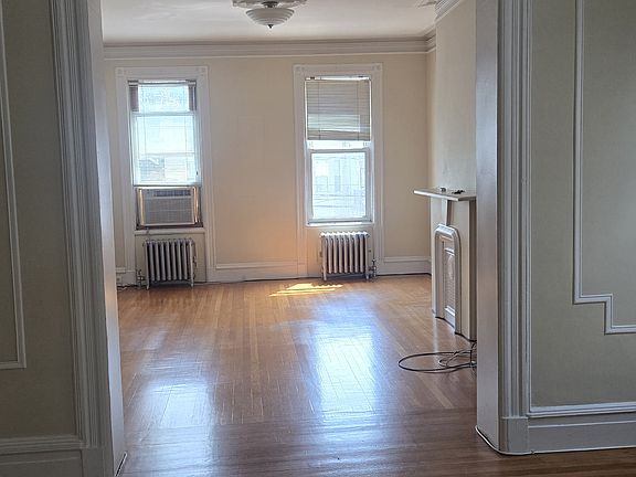 5th image of 40 Jefferson Ave #2