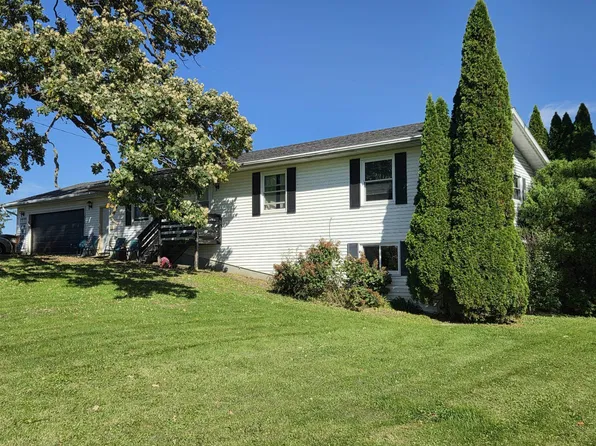 2161 N Harlem Center Rd, Freeport, IL 61032