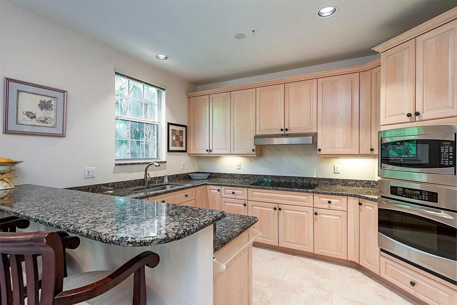 3 bed, 2.5 bath, 2034 sqft, $5,000 — Photo 4