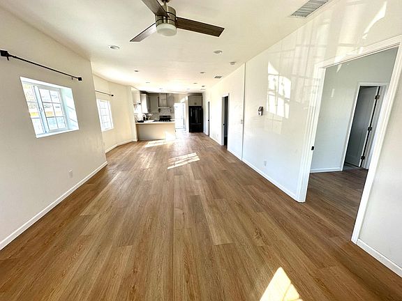 3rd image of 2807 Lincoln Park Ave