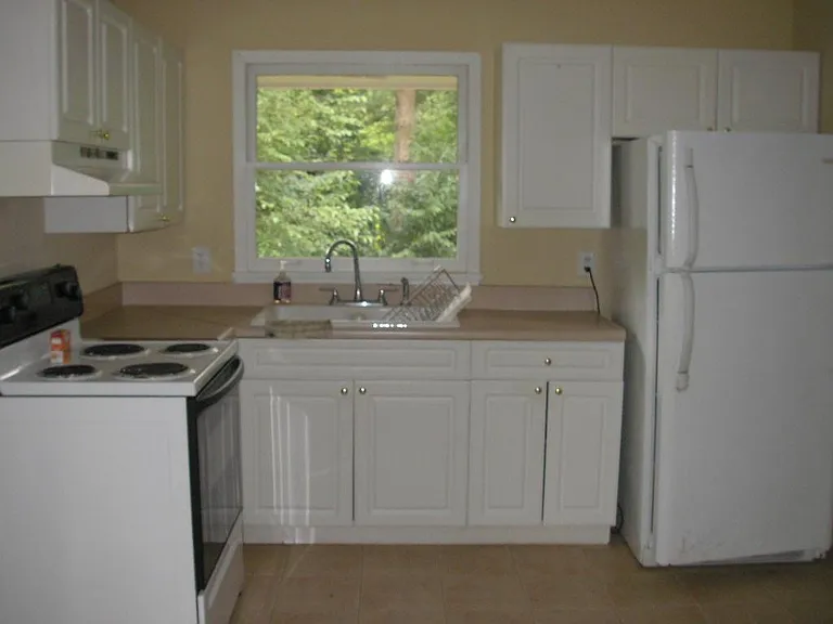 1961 Meadowbrook Ln SE — Photo 3