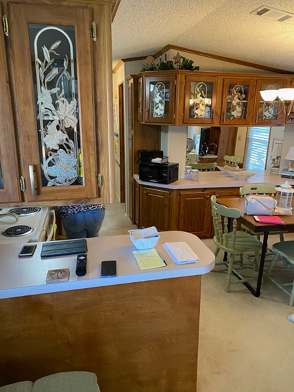 Beautiful Little Mobile Home in Senior Community — Photo 3