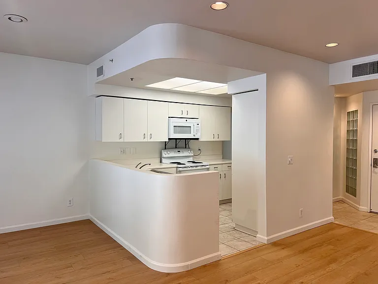 Kitchen / Living Area