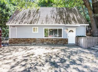 423 Log Ln, Crestline, CA 92325