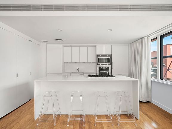 4th image of 84 White St APT 11D