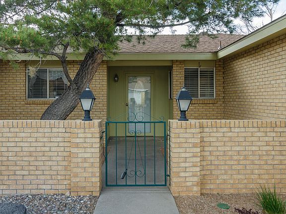 3rd image of 3805 Tewa Dr NE