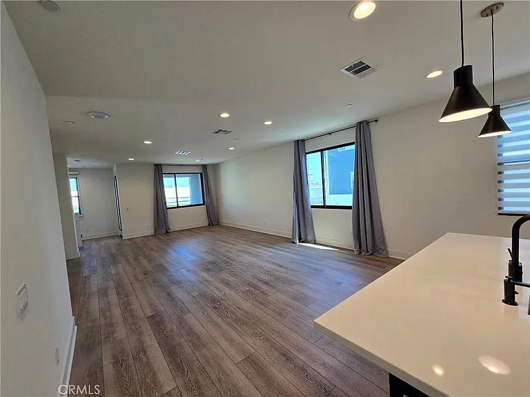 250 N Standard Ave — Photo 4
