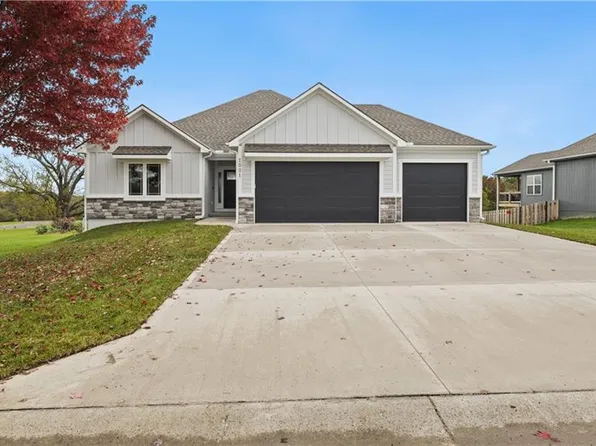 1001 Captain Merriman Dr, Freeman, MO 64746