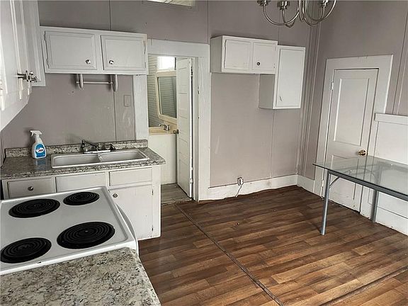 5th image of 1055 Marine St