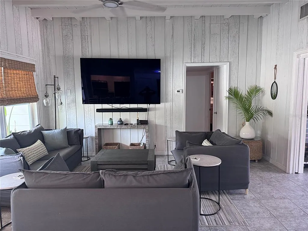 4 bed, 3.0 bath, 2285 sqft, $6,500 — Photo 4