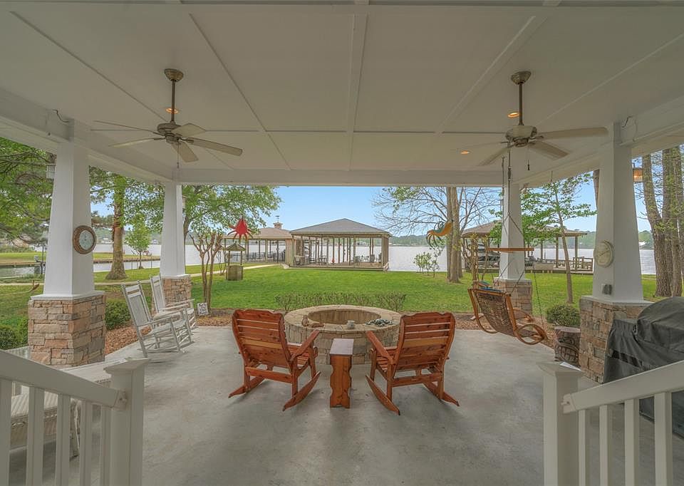 1st image of 15172 Paradise Point Dr