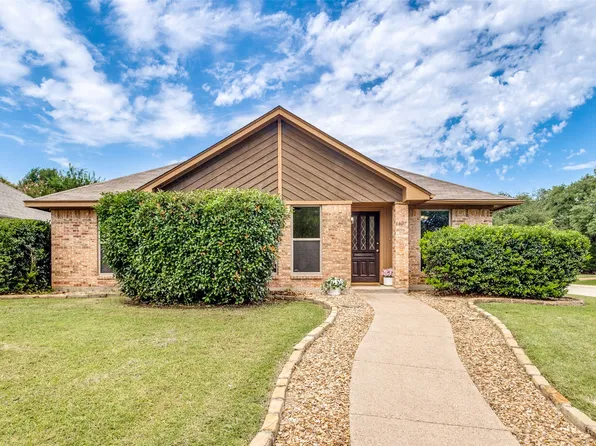 1425 Misty Hollow St, Denton, TX 76209