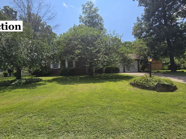 603 Country Club Ln, Carterville, IL 62918