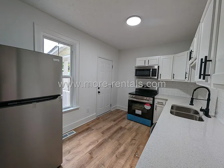 1237-1239 Atcheson St — Photo 12