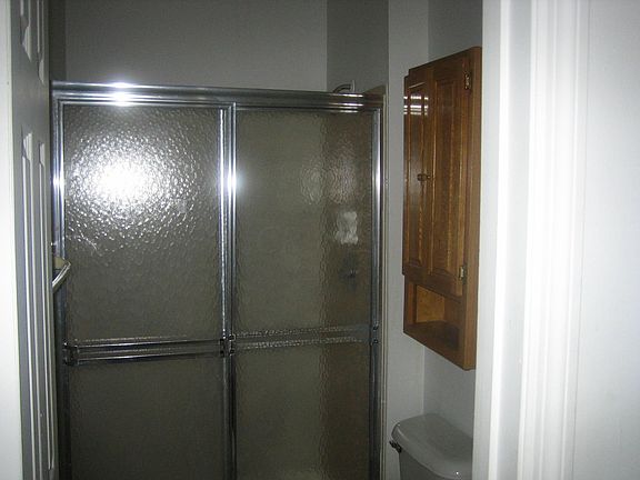 5th image of 806 Applewood Ln