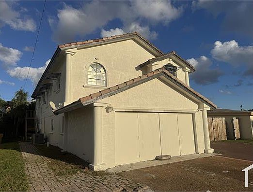 5th image of 472 NW 2nd Ter #B