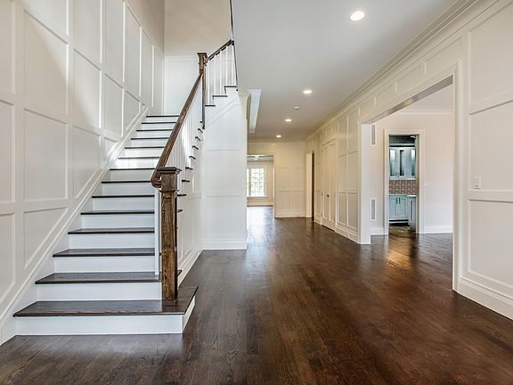 2nd image of 15 Gate House Ln