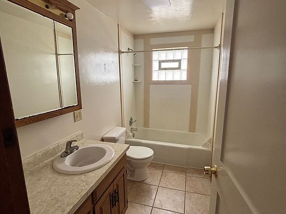 5th image of 1109 Lake St