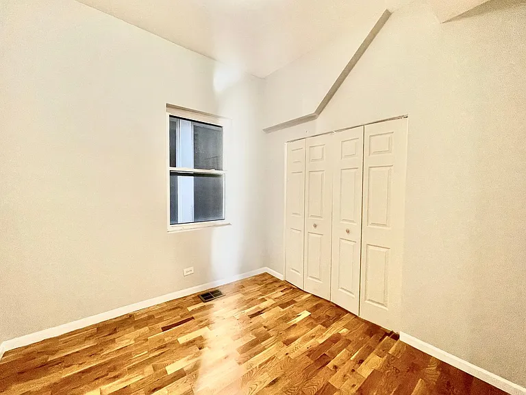 1644 N California Ave — Photo 11