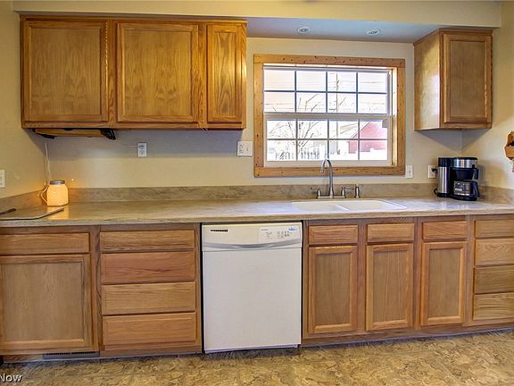 3rd image of 4251 Holl Ave