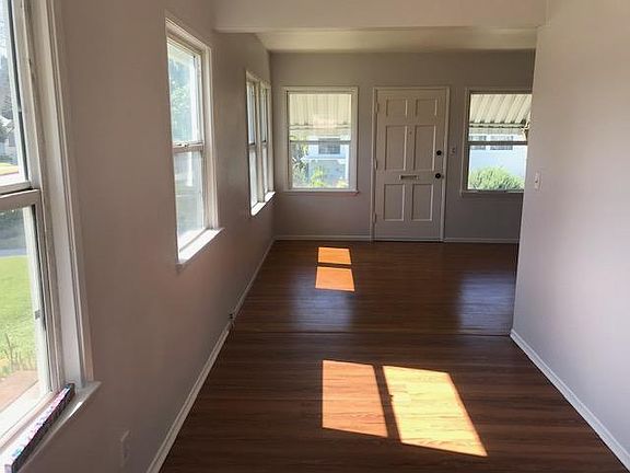 4th image of 1005 W Clark Ave