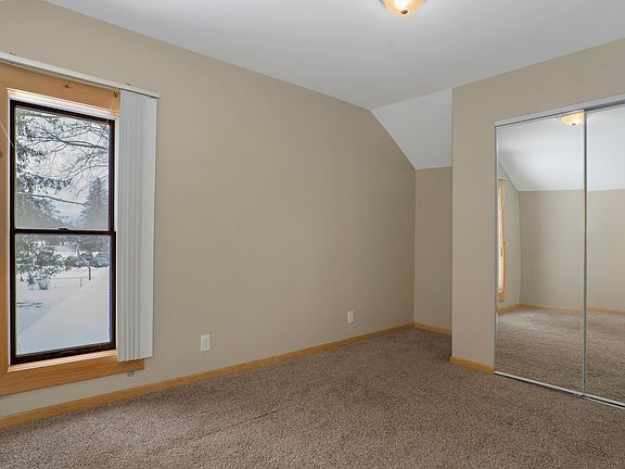 5th image of 306 Hutchinson St