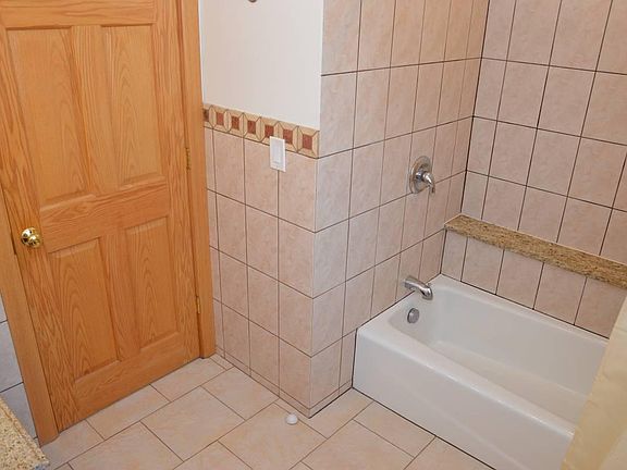 4th image of 5955 W Eddy St #2