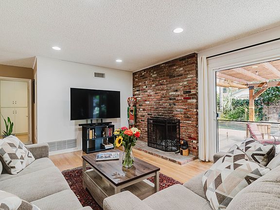 5th image of 22323 Cantara St
