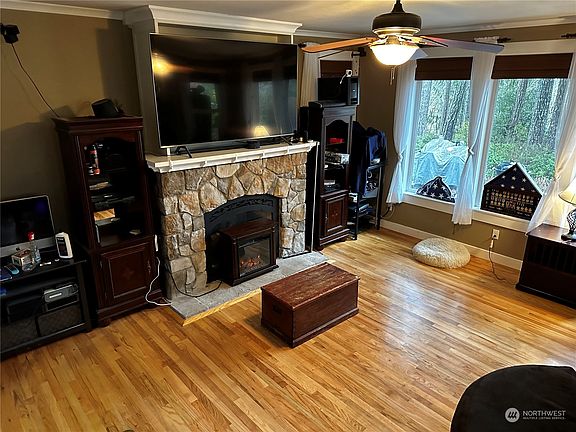 5th image of 221 E Olympic Palisades Drive